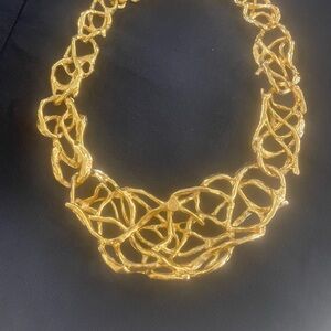 Elizabeth Taylor, treasured vine choker necklace